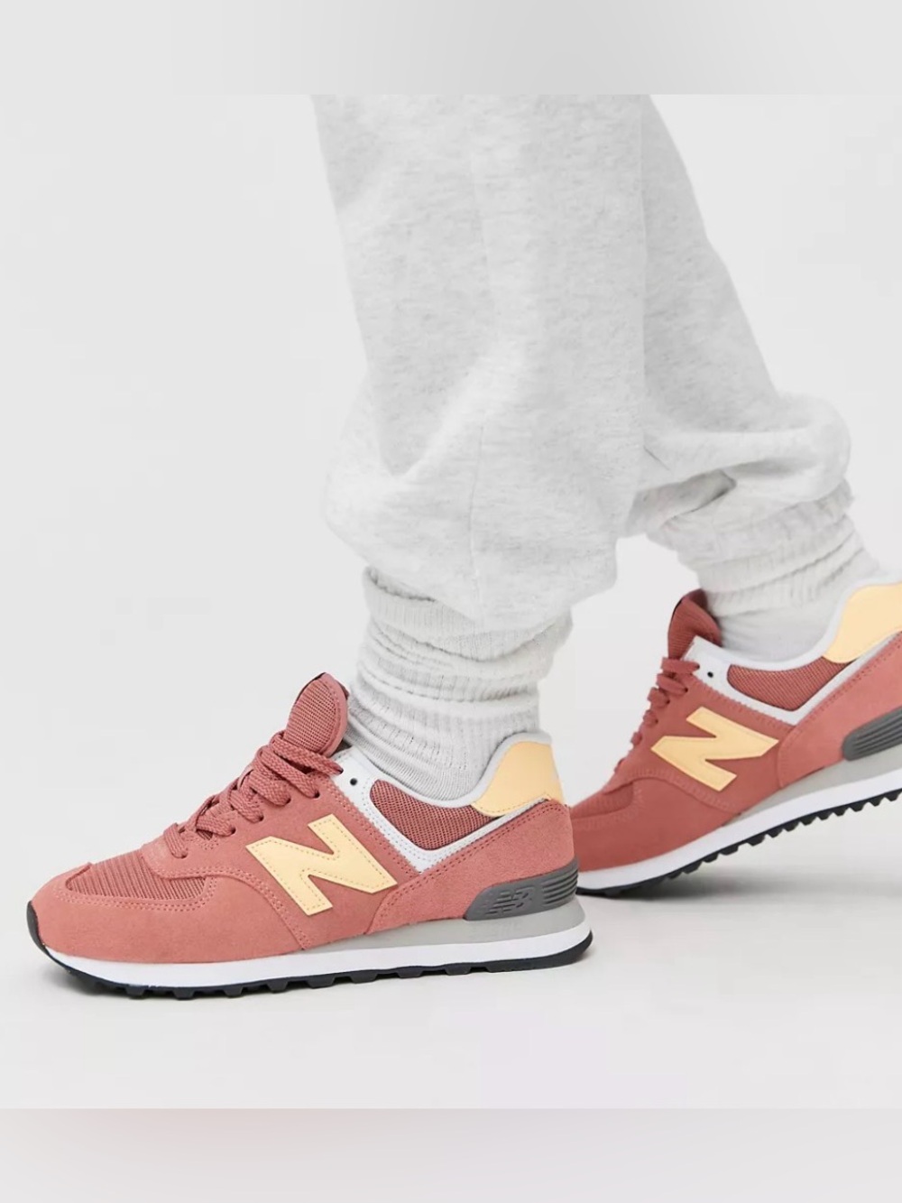 UEC New Balance 574 Women's Retro Sneakers Sz 8 Urban Outfitters Exclusive